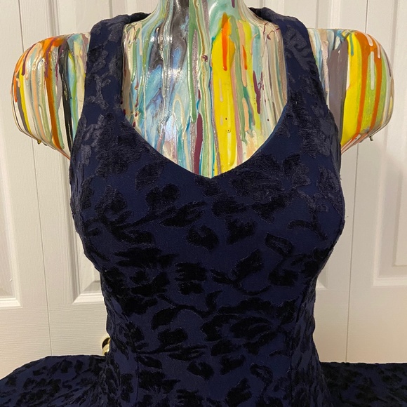 SUSAN ROSELLI for VIJACK  Embossed Velvet Cocktail Dress - Picture 7 of 14